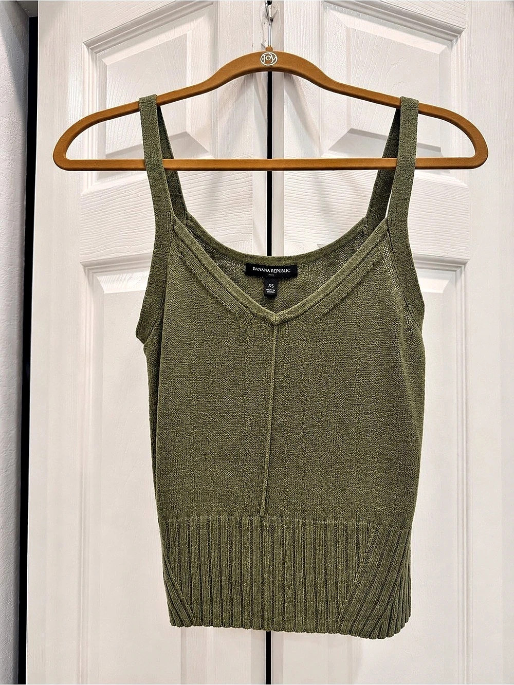Banana Republic V-Neck Knit Tank in Green Size XS Like New